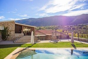 Seasonal outdoor pool - Hotel Rural Quinta de Samaiões (Chaves)
