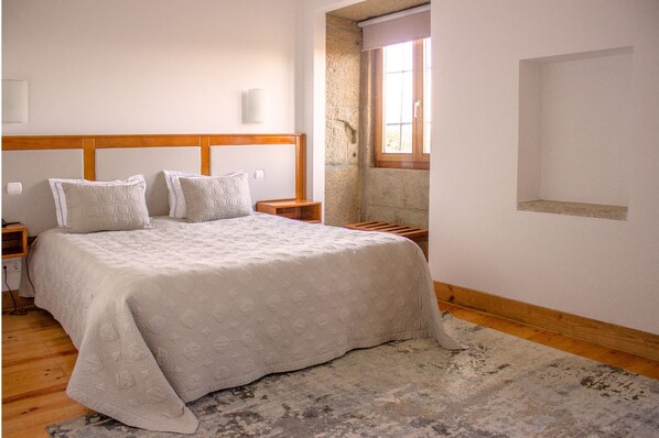 Double Room, 1 Double Bed | Hypo-allergenic bedding, memory foam beds, minibar, in-room safe - Hotel Rural Quinta de Samaiões (Chaves)