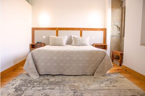 Dobbeltværelse - 1 dobbeltseng | Allergivenligt sengetøj, senge med madrasser af memory foam, minibar