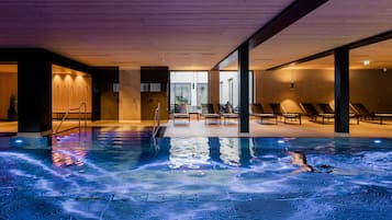 Indoor pool, sun loungers