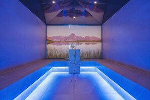 Sauna, hot tub, steam room, sports massages, massages