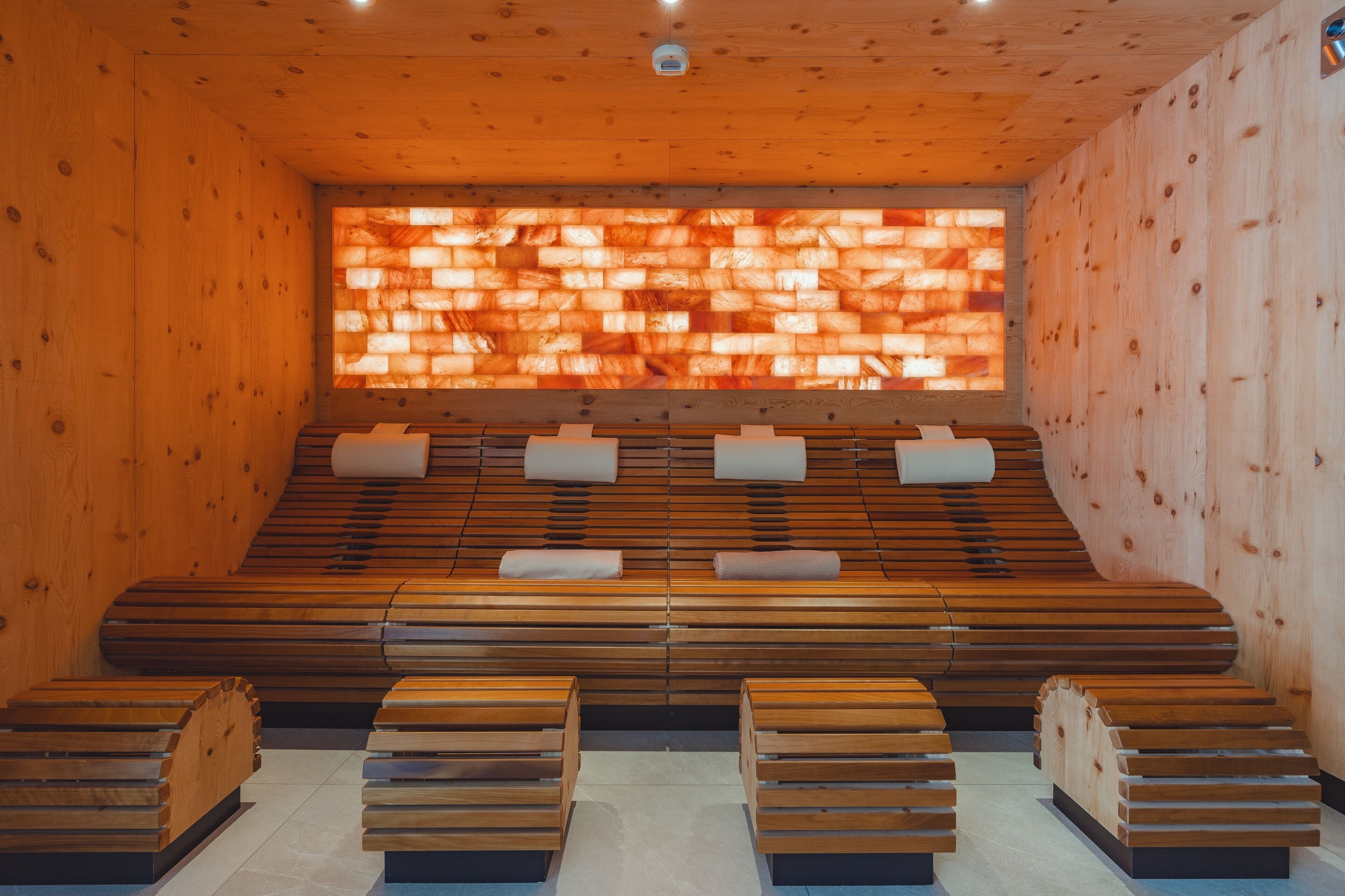 sauna, hot tub, steam room, sports massages, massages