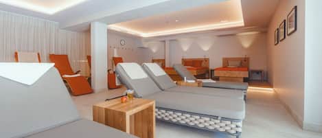 Sauna, hot tub, steam room, sports massages, massages