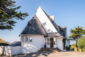 Front of property - Hotel Le Lichen (Batz-sur-Mer)