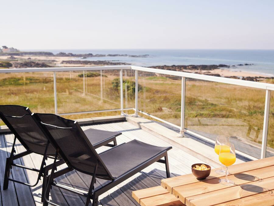 Double Room, Terrace, Sea View | Peralatan tempat tidur premium, tilam berlapik, bar mini