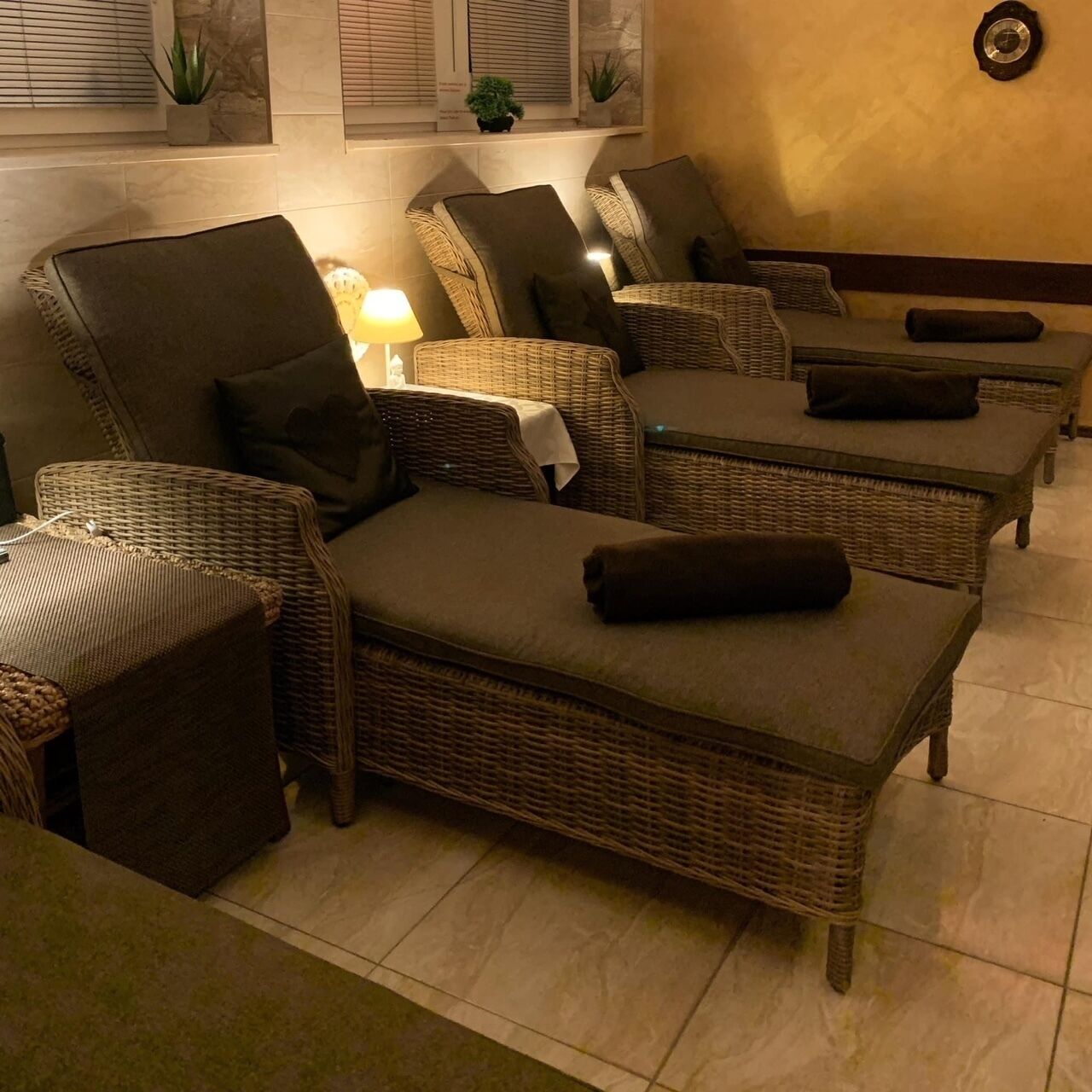 Tratamientos corporales, aromaterapia, masajes con piedras calientes