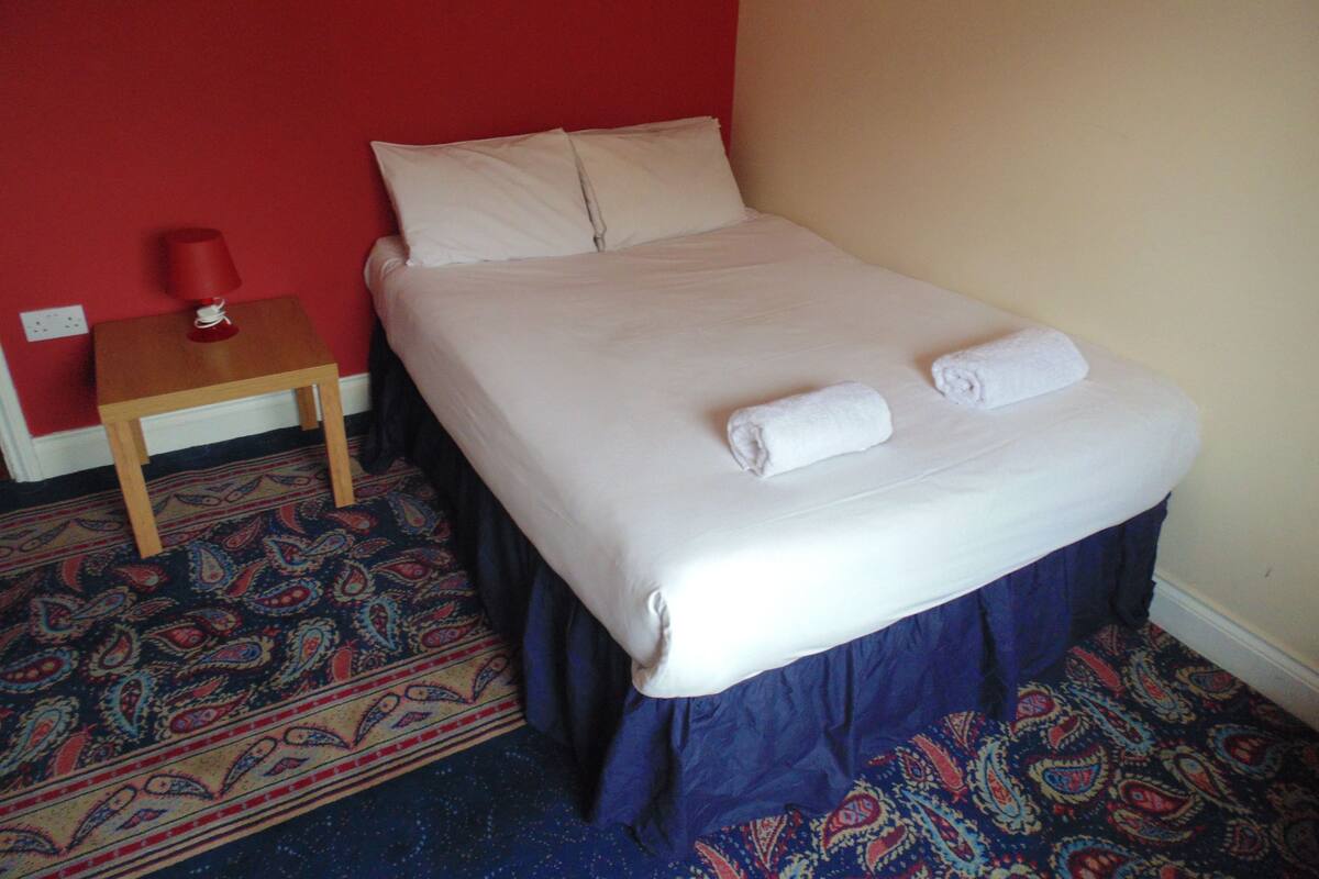 Iron/ironing board (on request), bed sheets