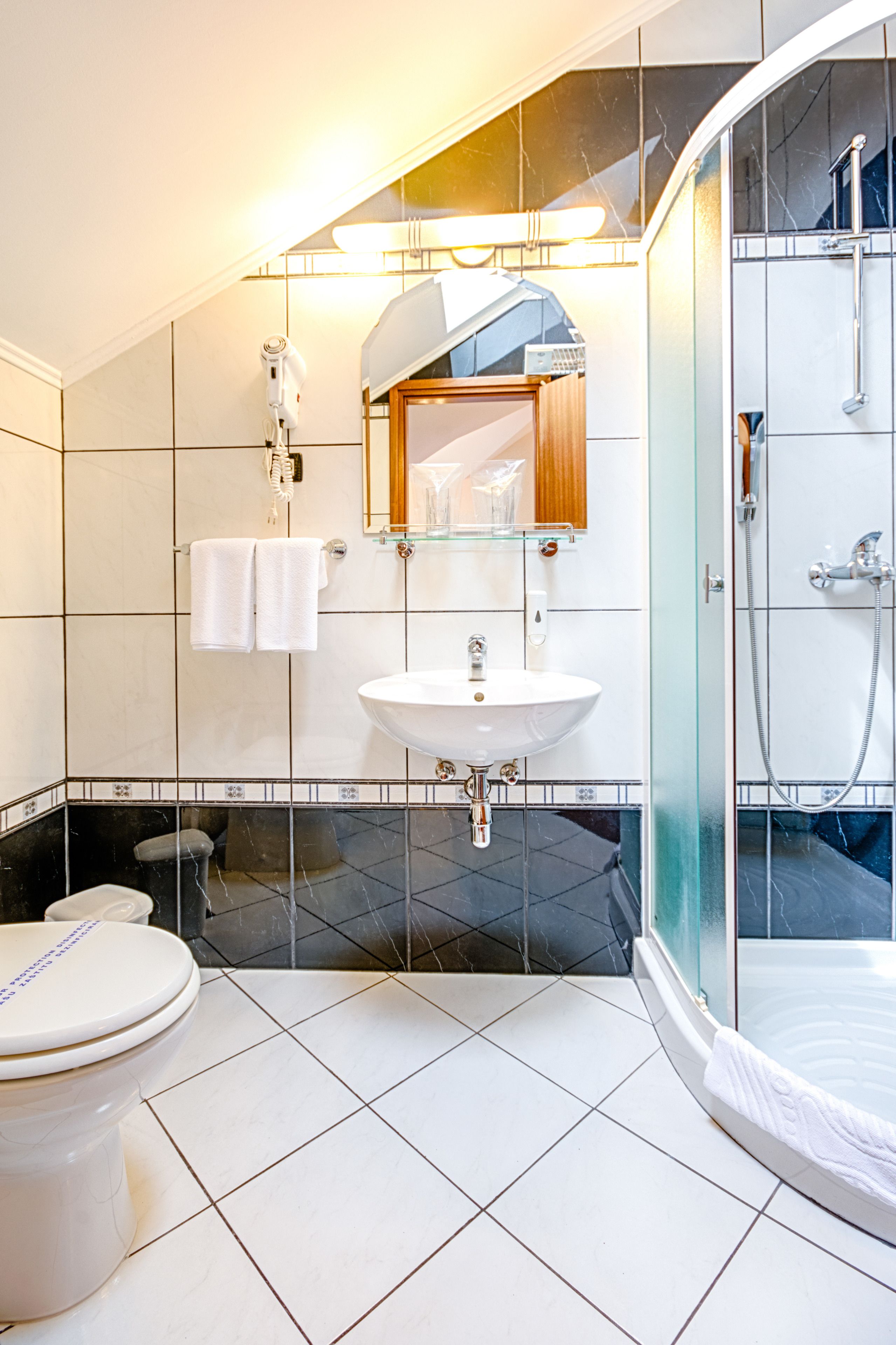 double room, city view | bathroom | shower, free toiletries, hair dryer, towels