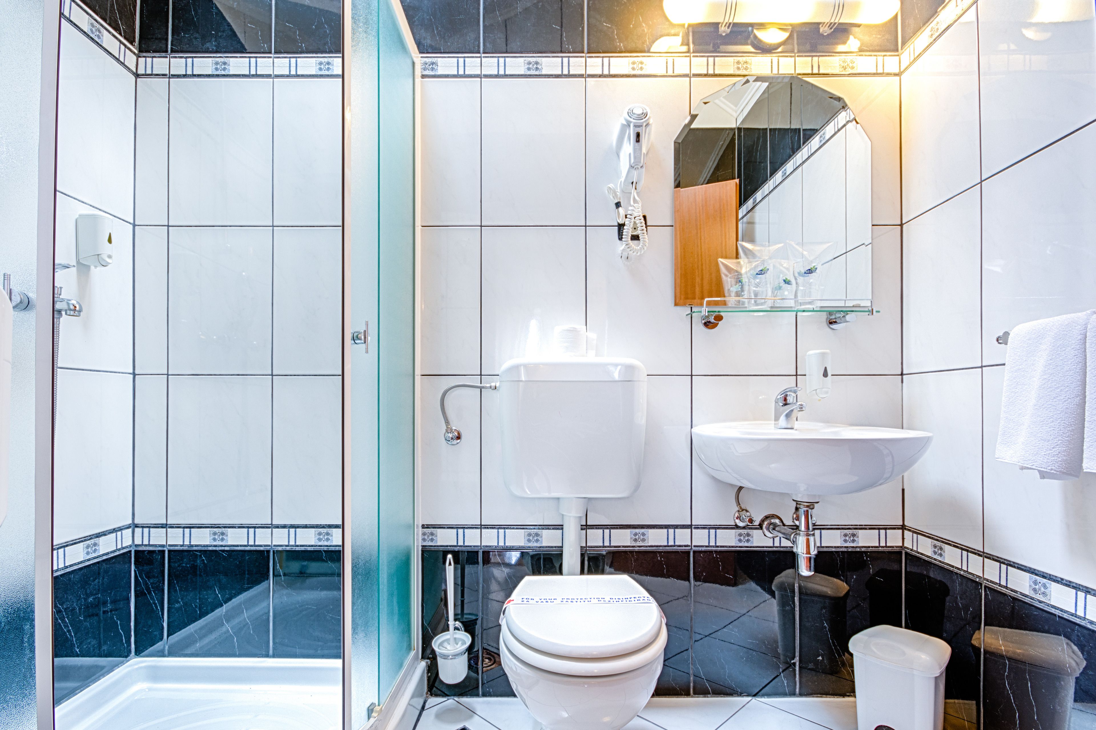 comfort double room, city view | bathroom | shower, free toiletries, hair dryer, towels