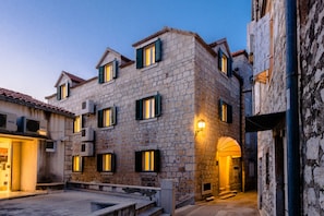 Front of property - Villa Slika (Milna)