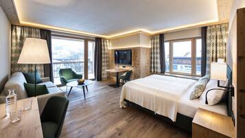 Superior Double Room | In-room safe, desk, soundproofing, bed sheets