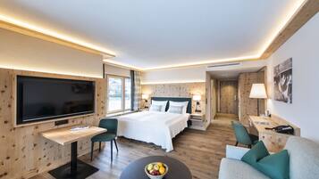 Superior Double Room | In-room safe, desk, soundproofing, bed sheets