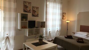 Studio | Essbereich im Zimmer