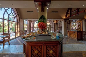 5 restaurants, breakfast, lunch, dinner served; Thai cuisine - The Makadi Palace Hotel (Makadi Bay)