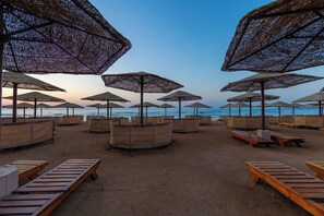 Private beach, sun-loungers, beach umbrellas, beach towels - The Makadi Palace Hotel (Makadi Bay)
