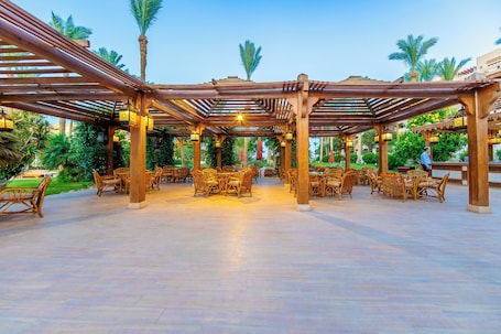 Terraza o patio. Makadi Palace - Couples and Families Only