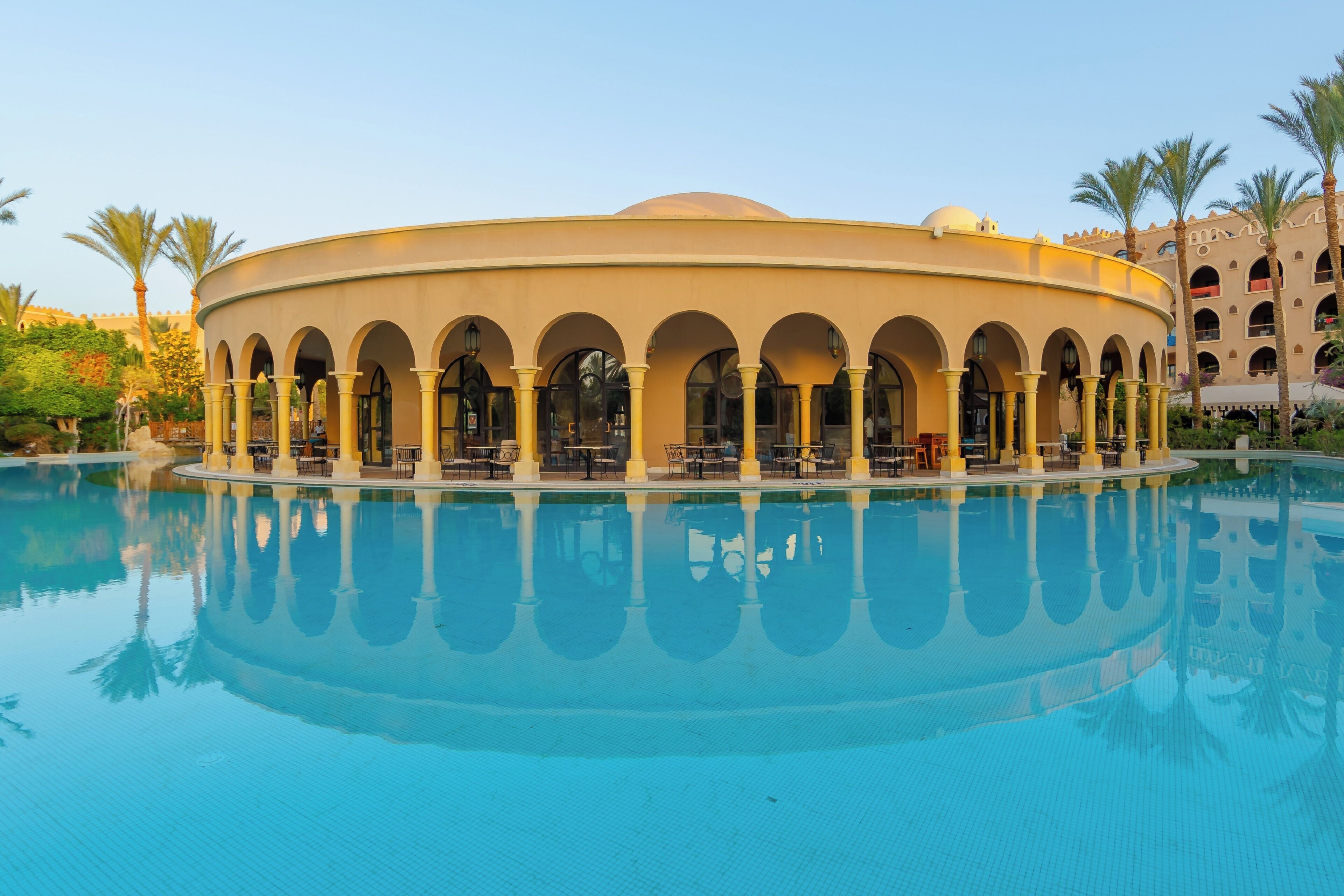 4 piscinas externas, guarda-sóis, espreguiçadeiras