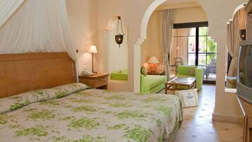 Minibar, caja de seguridad en la habitación y cortinas blackout