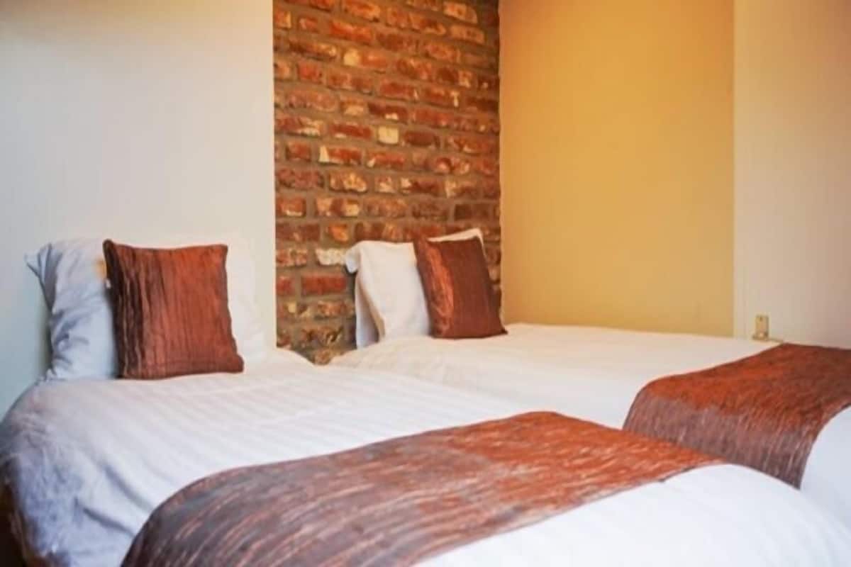 1 makuuhuone, tallelokero huoneessa, pimennysverhot, äänieristys