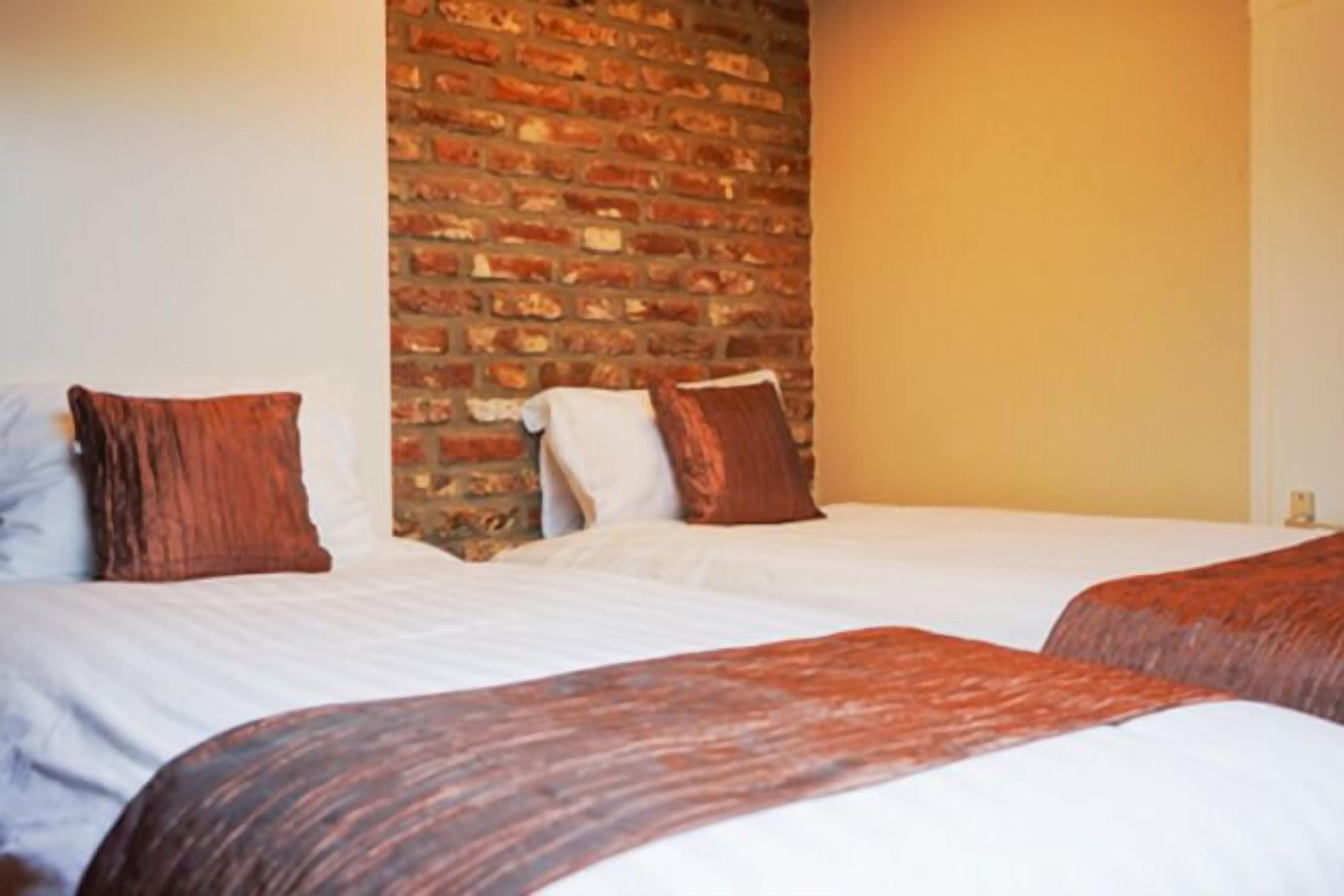 1 makuuhuone, tallelokero huoneessa, pimennysverhot, äänieristys