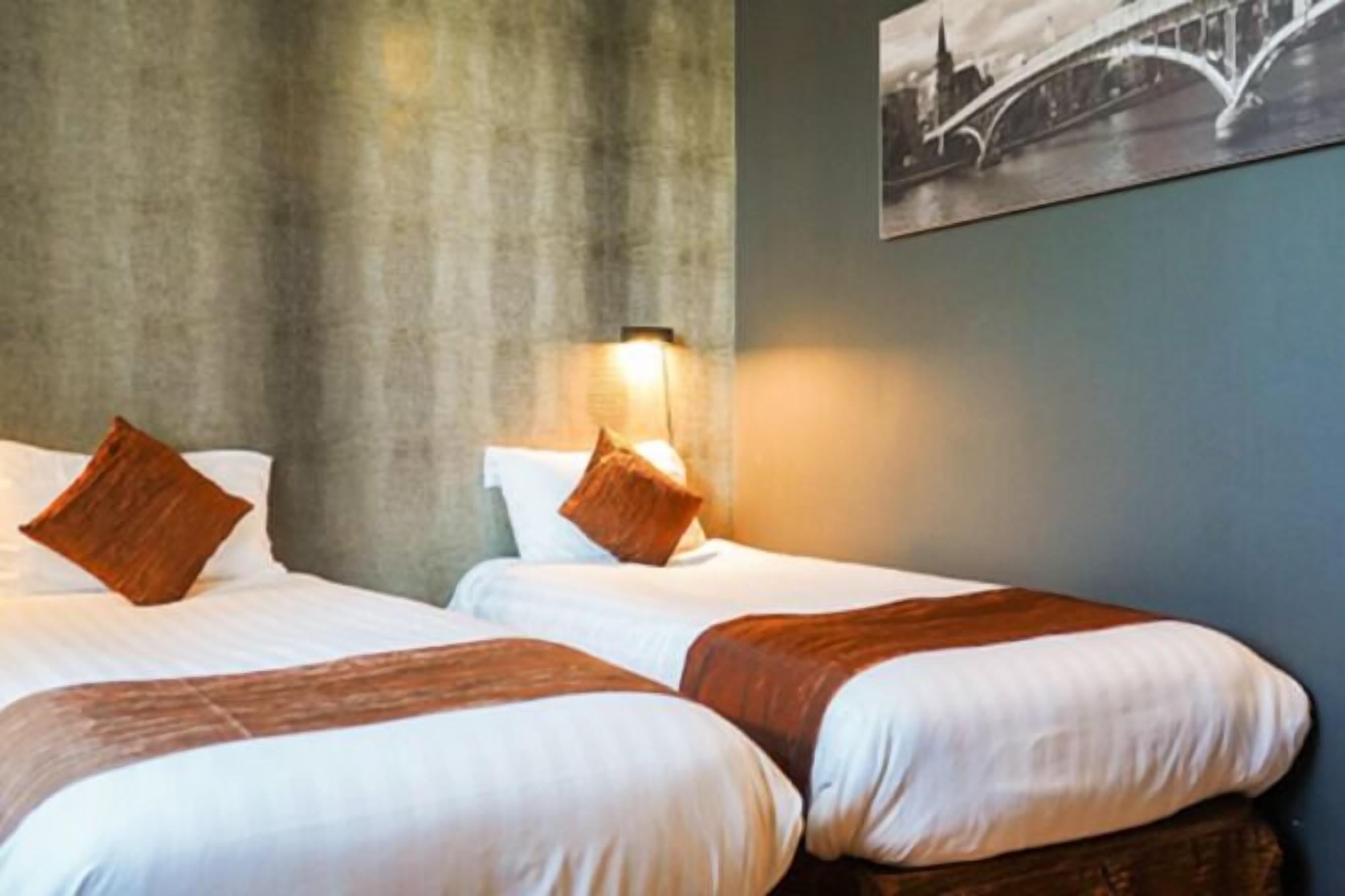 1 makuuhuone, tallelokero huoneessa, pimennysverhot, äänieristys