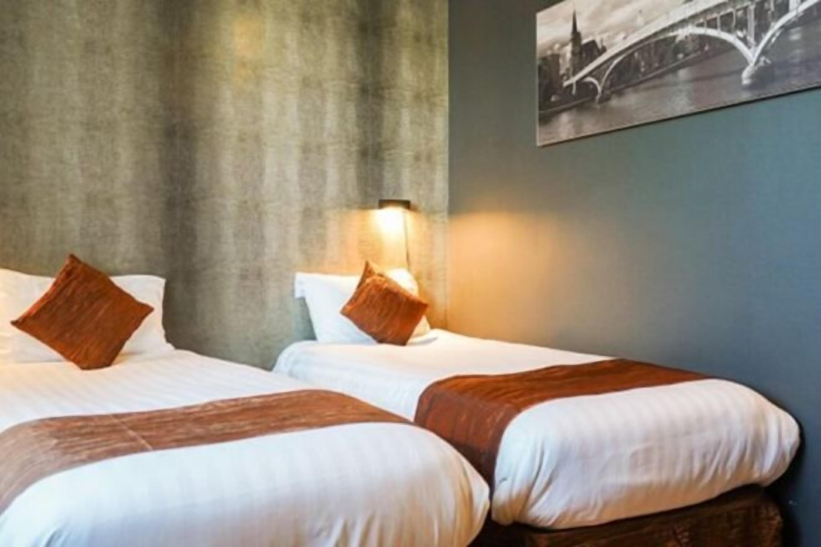 1 makuuhuone, tallelokero huoneessa, pimennysverhot, äänieristys