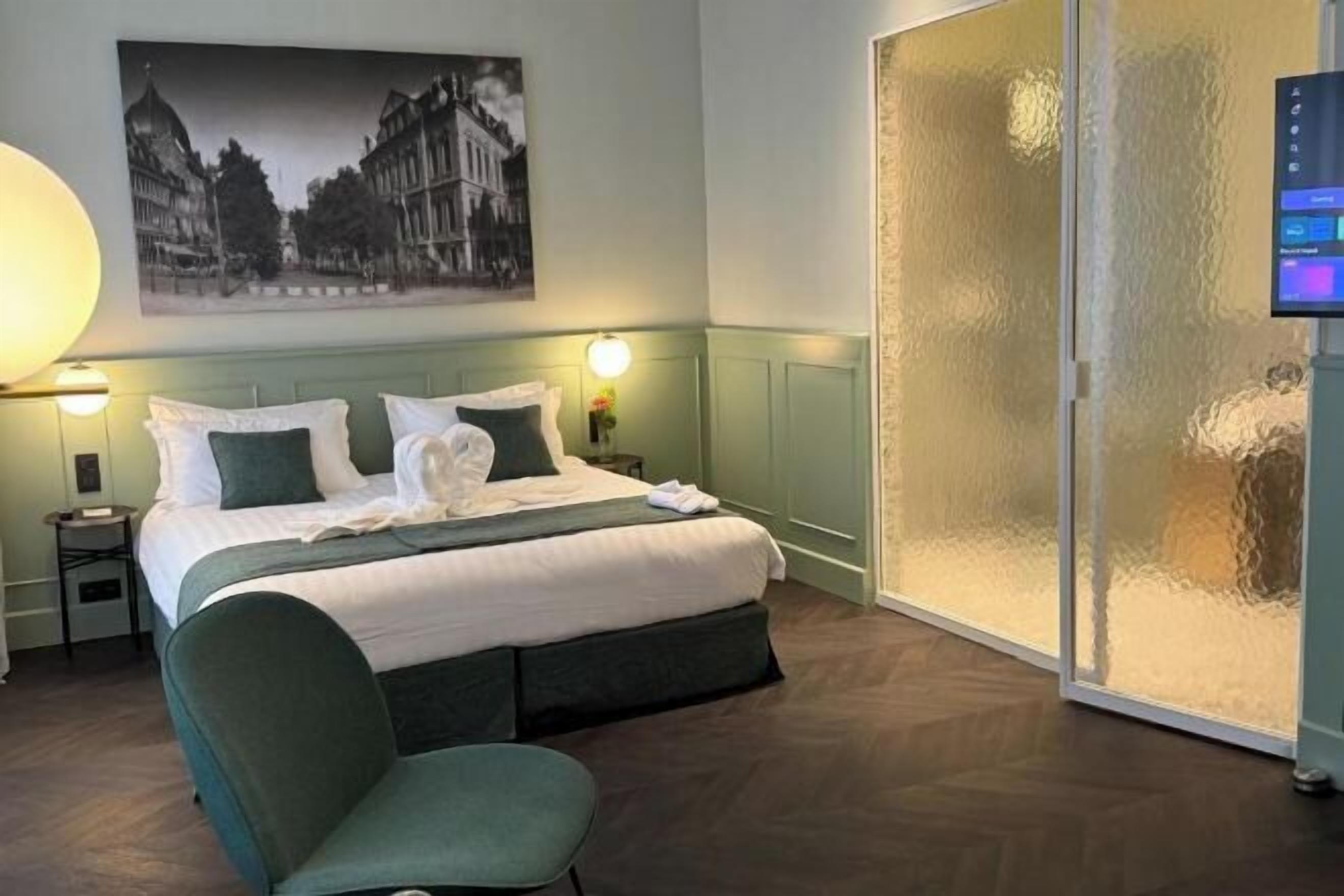 1 bedroom, in-room safe, blackout drapes, soundproofing