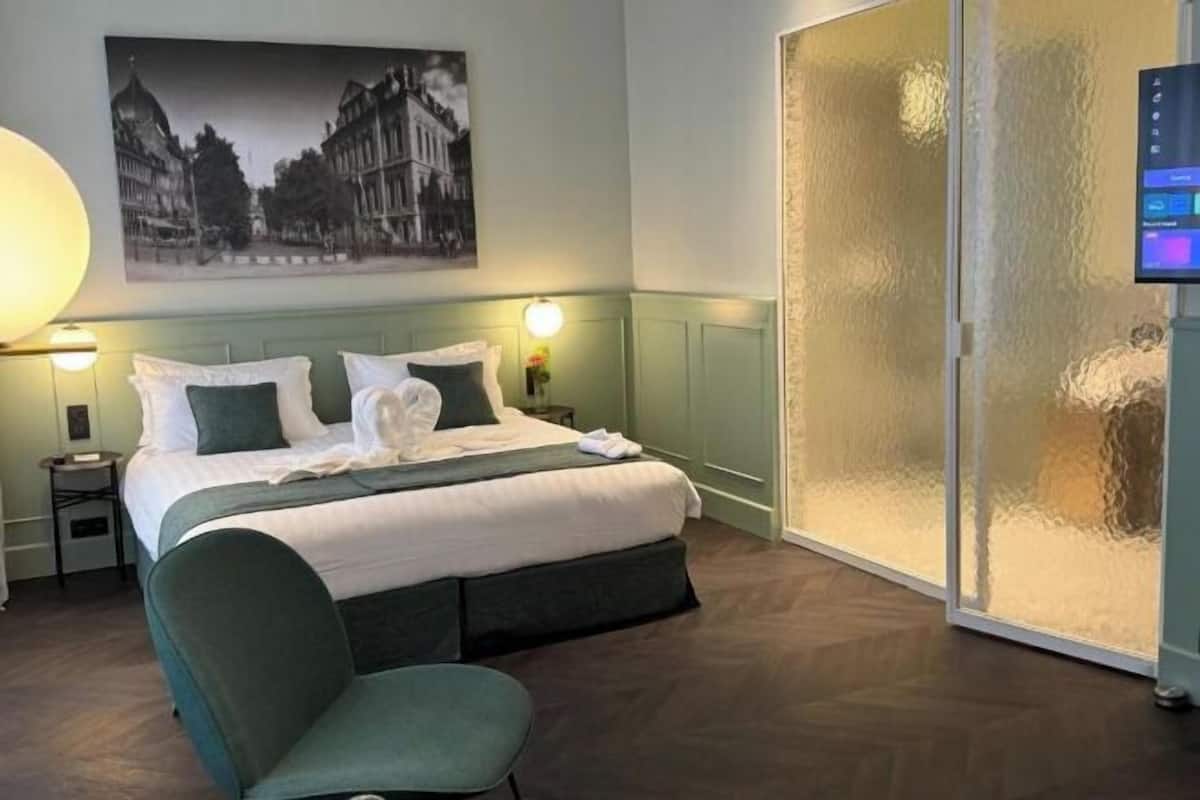 1 bedroom, in-room safe, blackout drapes, soundproofing