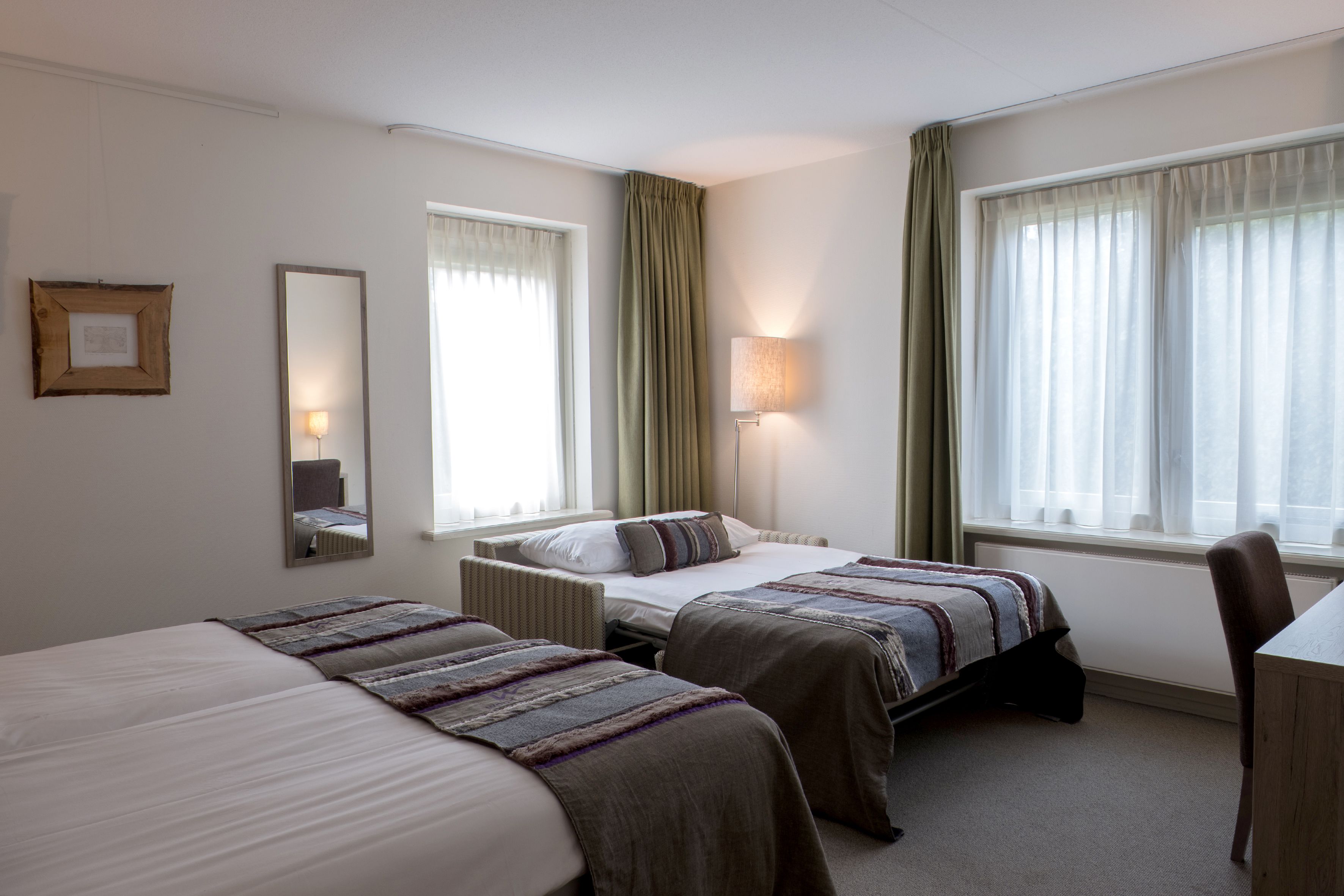 Deluxe Double or Twin Room, 1 Bedroom | Desk, soundproofing, free WiFi, bed sheets