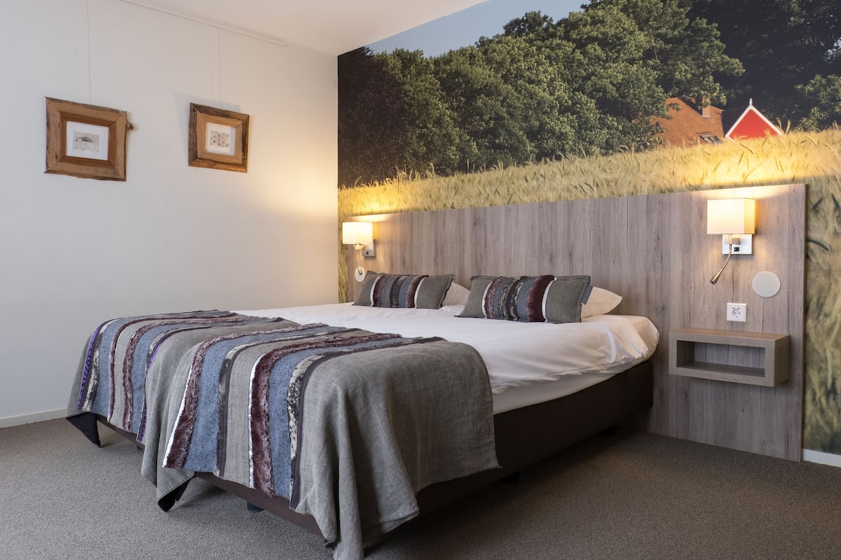 Royal Double or Twin Room, 3 Twin Beds | 1 bedroom, desk, soundproofing, free WiFi