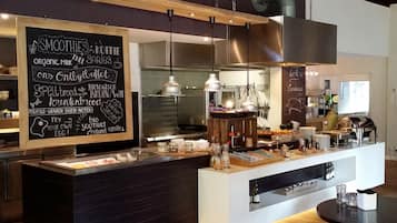 Free daily buffet breakfast