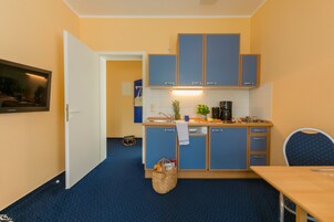 Apartamento (2 rooms) | Cocina privada | Cafetera o tetera, frigorífico, lavavajillas y utensilios de cocina