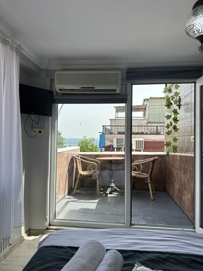 Deluxe Room, 1 Double Bed | Premium bedding, minibar, in-room safe, soundproofing - Hotel Rose Bouquets (Istanbul)