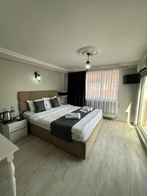 Ropa de cama de alta calidad y minibar 