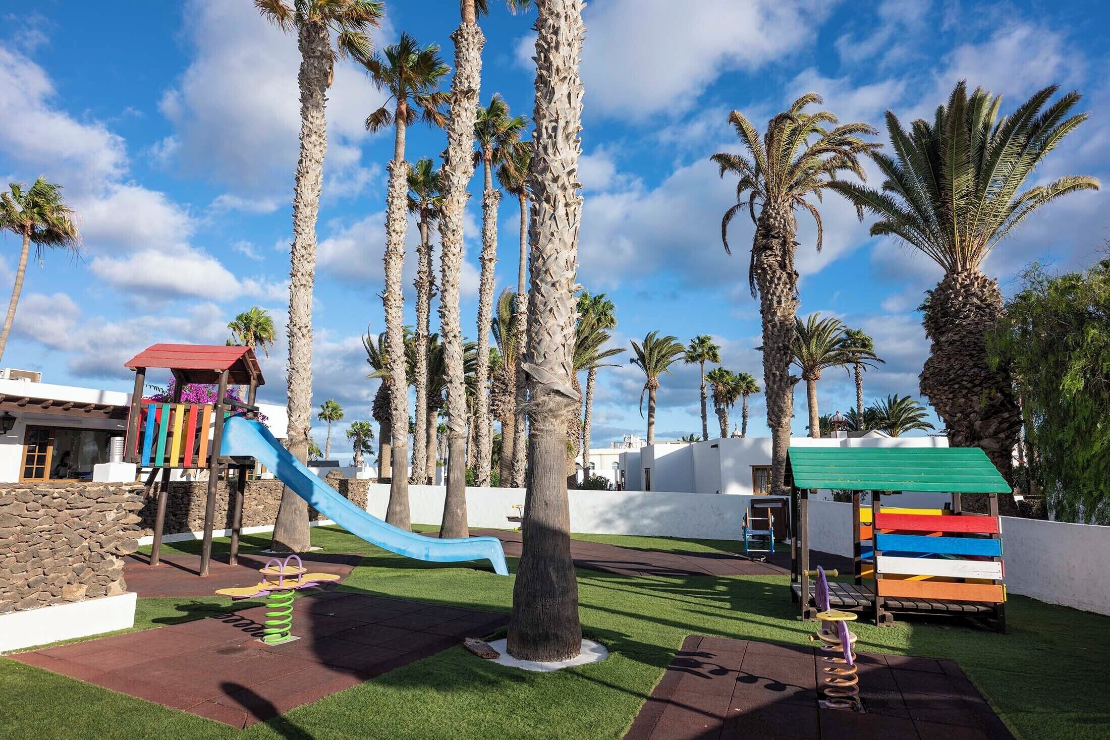 Zona de juegos infantil al aire libre