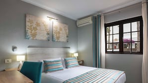 In-room safe, iron/ironing board, cribs (free), WiFi (free) - Ona Las Brisas (Yaiza)