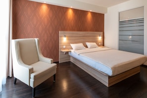 Hypo-allergenic bedding, in-room safe, desk, laptop workspace - Star G Hotel Premium München Domagkstraße (Munich)