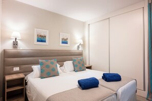 Zimmersafe, Bügeleisen/Bügelbrett, kostenlose Babybetten