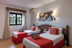 Cofres nos quartos, ferros/tábuas de passar roupa, berços grátis