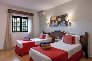 In-room safe, iron/ironing board, cribs (free), WiFi (free) - Ona Las Casitas (Yaiza)