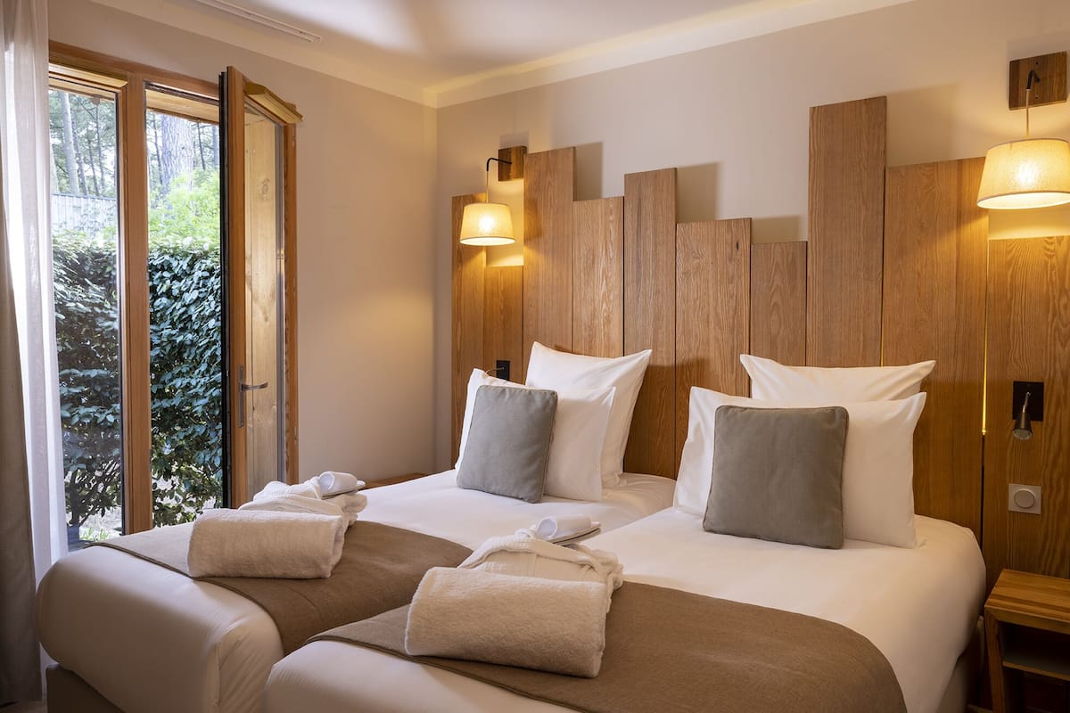 Lodge 2 Bedrooms Superior | 2 bedrooms, in-room safe, individually furnished, blackout drapes