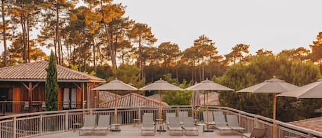 Seasonal outdoor pool, open 10:00 AM to 9:00 PM, pool umbrellas
