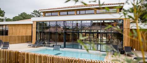 Turkkilainen sauna, vartalohoitoja, hydroterapiaa, aromaterapiaa