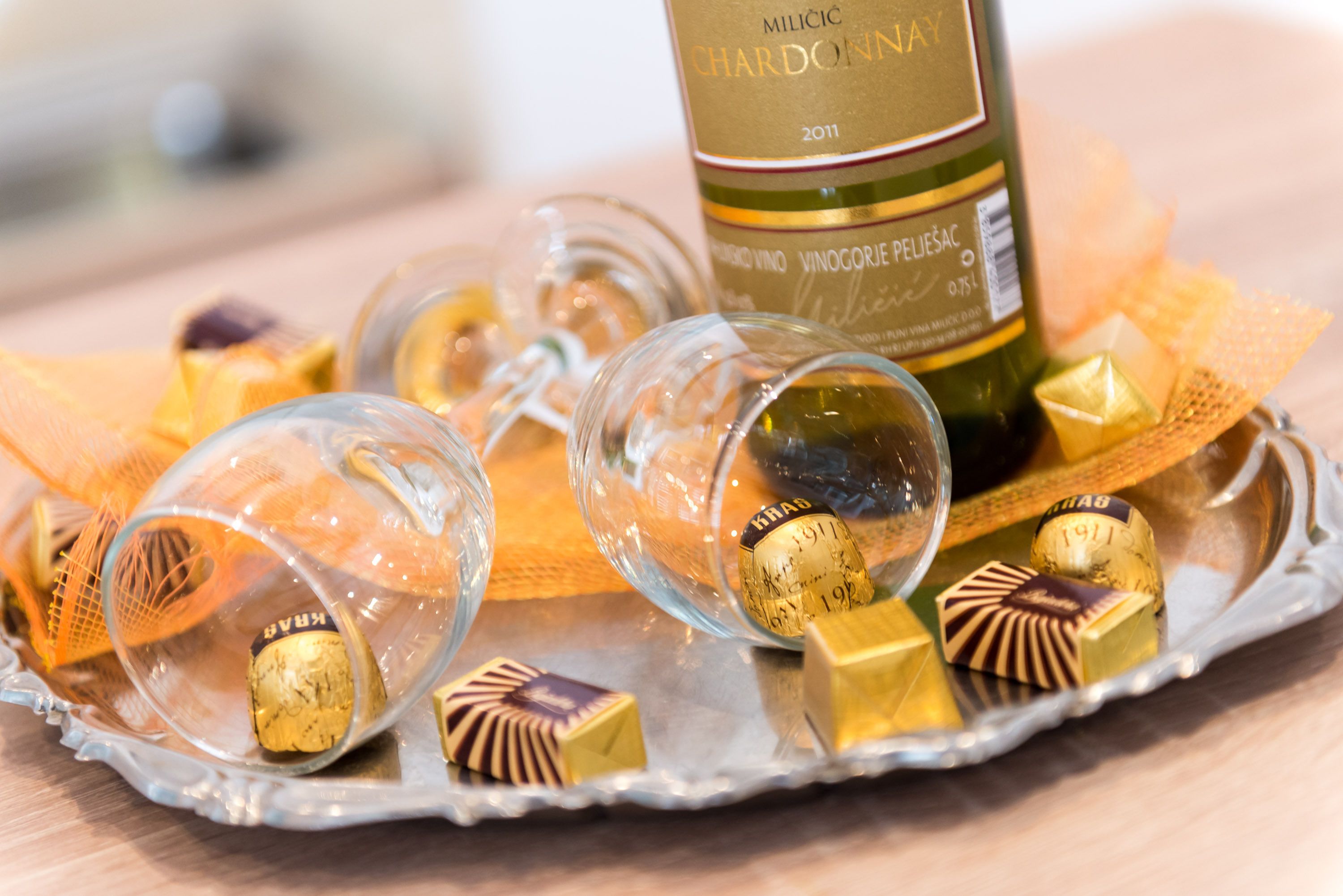 studio (2) | down duvets, desk, iron/ironing board, free cots/infant beds