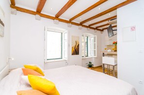 开间 (3) | 羽绒被、办公桌、熨斗/熨板、免费婴儿床