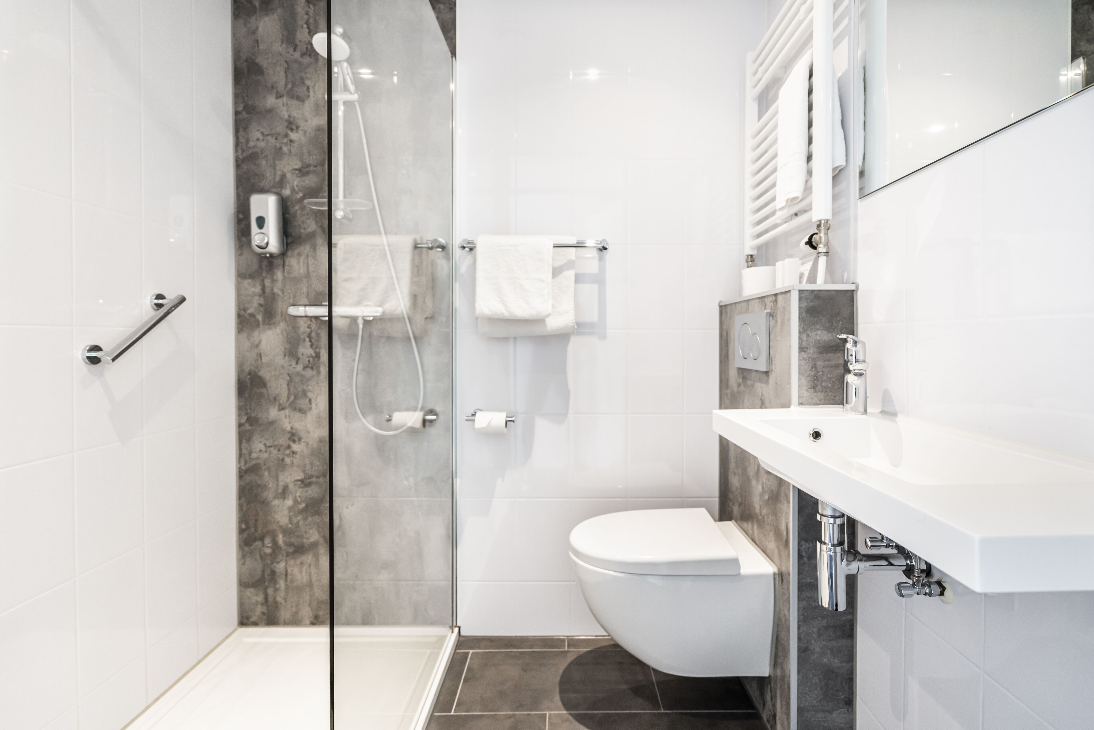 standard single room | bathroom | shower, hair dryer