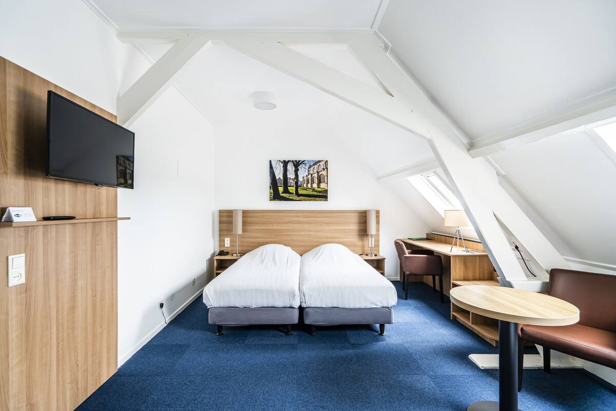 comfort twin room | 1 bedroom, desk, laptop workspace, blackout curtains