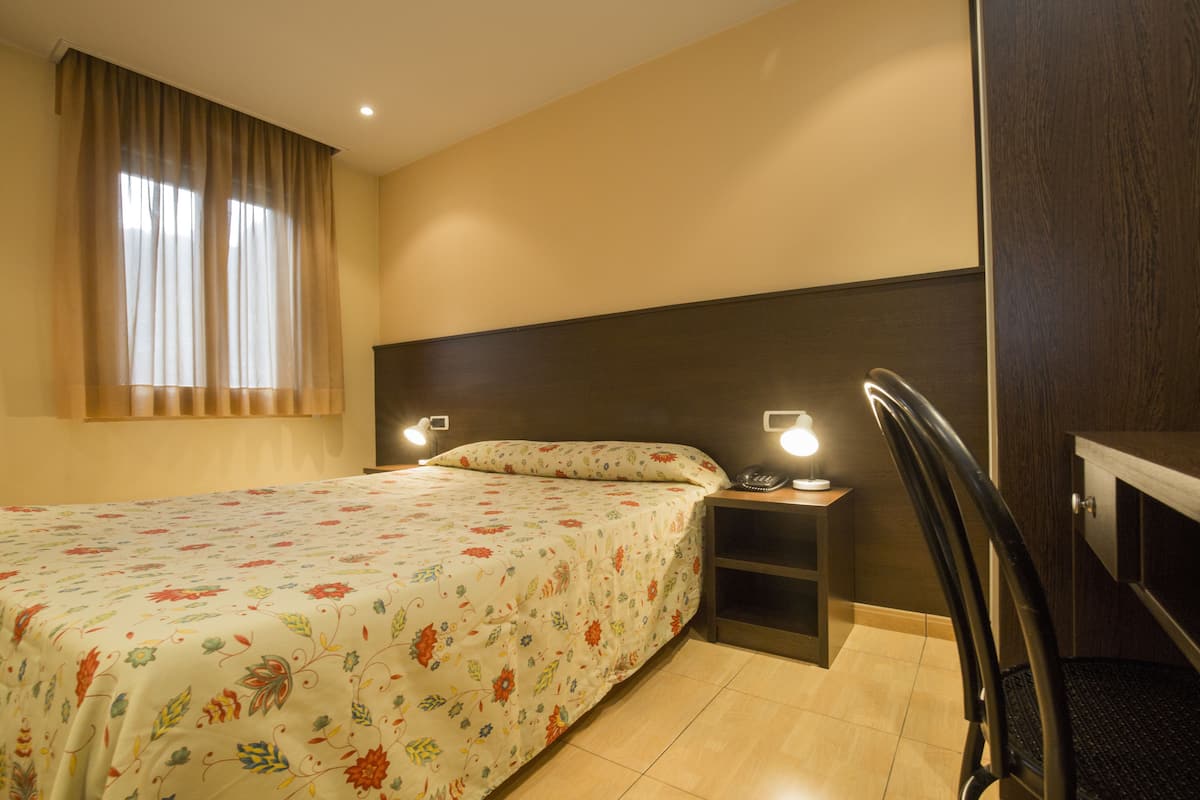 Desk, cribs (free), rollaway beds, WiFi (free)