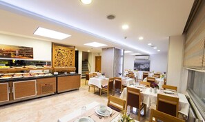 Breakfast served - Aspalace Hotel (Istanbul)