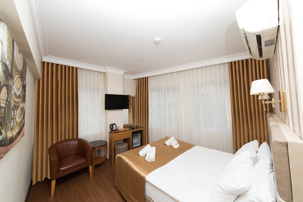 Premium bedding, minibar, in-room safe, desk